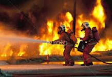 লালবাগে গাজী টাওয়ারে আগুন