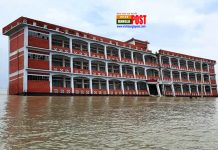 পদ্মার আগ্রাসী ভাঙনে বিদ্যালয় ভবনটি নদীতে বিলীন হতে যাচ্ছে