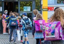 করোনায় স্কুল খুলে বিপদে জার্মানি।