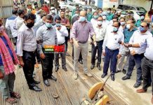 ফুটপাতে রাখা রড নিলামে তুললেন মেয়র আতিক। বিক্রি হল ৪৯ হাজার টাকায়