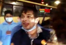 নৌবাহিনীর লেফটেন্যান্টকে ওয়াসিমকে পেটালো হাজী সেলিমের ছেলে ও দেহরক্ষী (ভিডিও)