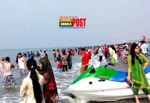 কক্সবাজারে পর্যটকরা সতর্কতা সংকেত মানছেন না