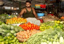 নিয়ন্ত্রণহীন হয়ে পরেছে নিত্যপণ্যের দাম