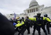 মার্কিন যুক্তরাষ্ট্রের ক্যাপিটলে নজিরবিহীন গোলযোগ ও সংঘর্ষে একজন নিহত