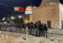 আল আকসা মসজিদে ইসরায়েলি পুলিশের হামলায় ১৫০ জনের অধিক ফিলিস্তিনি আহত