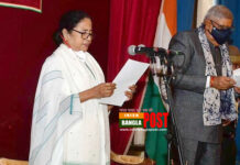 মুখ্যমন্ত্রী হিসেবে টানা তৃতীয়বারের মতো শপথ নিলেন মমতা ব্যানার্জি