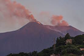 Italy's Etna Volcano Erupts on Sicily, Closing 2 Airports | Voice of  America - English