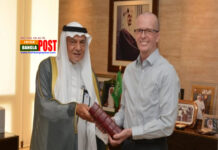 ইসলাম গ্রহণ করলেন ব্রিটিশ গবেষক, সৌদি প্রিন্সের শুভেচ্ছা