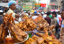 রোজার প্রথম দিনেই জমজমাট চকবাজারের ইফতার বাজার