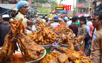 রোজার প্রথম দিনেই জমজমাট চকবাজারের ইফতার বাজার