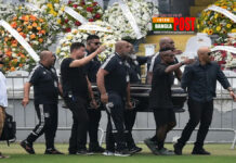 পেলের শেষকৃত্য শুরু, শ্রদ্ধা জানালেন ফিফা প্রেসিডেন্ট, জনতার ঢল (ভিডিও)