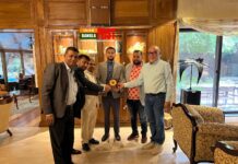 ঢাকায় নবনিযুক্ত আয়ারল্যান্ডের অনারারী কন্সুলার জনাব মাসুদ জামিল খানের সাথে অল বাংলাদেশী এসোসিয়েশন অফ আয়ারল্যান্ড (আবাই) এর প্রতিনিধি দলের সাথে আনুষ্ঠানিক সভা