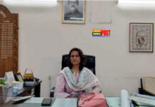 অফিসকক্ষ থেকে প্রধানমন্ত্রীর ছবি সরিয়ে ফেললেন জাবি অধ্যাপক